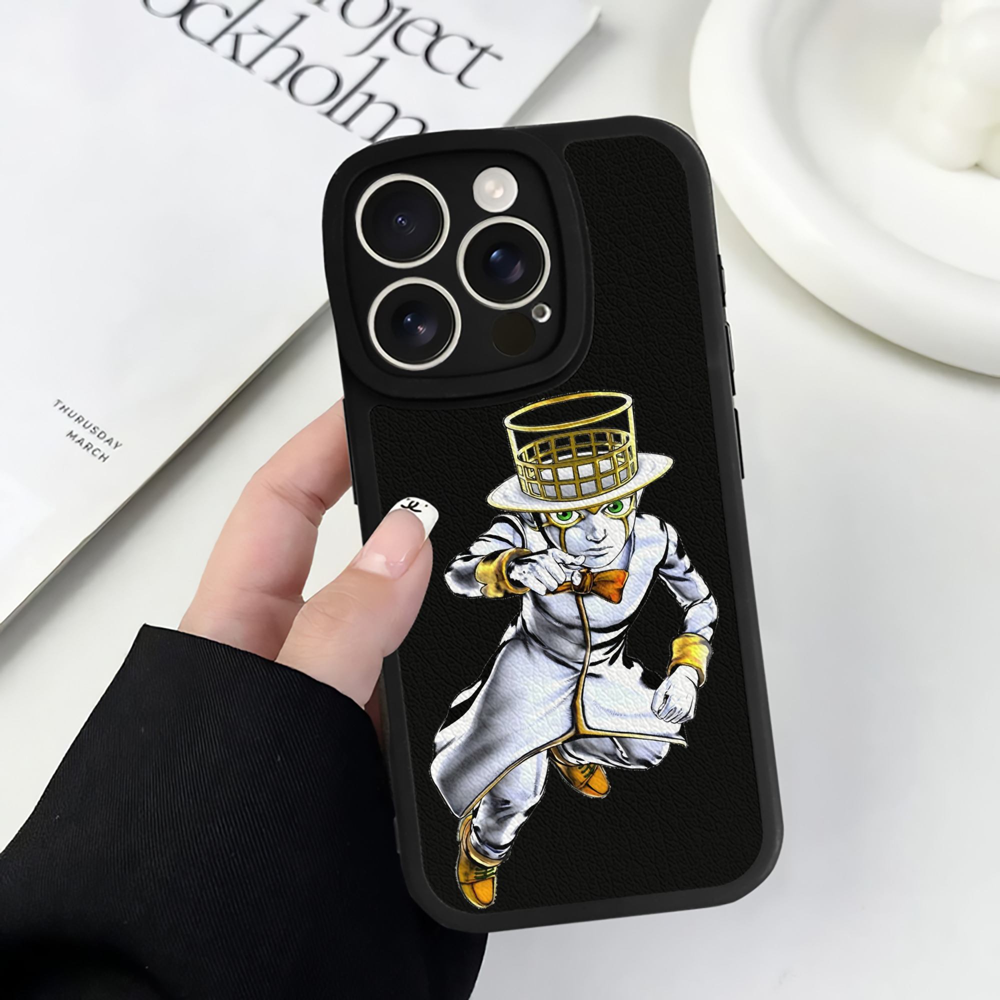 （画像用） ジョジョの奇妙な冒険 岸辺 露伴（きしべ ろはん） JoJo's Bizarre Adventure Rohan Kishibe 【iPhone 16シリーズ対応】シリコンスマホケース（レザー調） 材質：シリコン